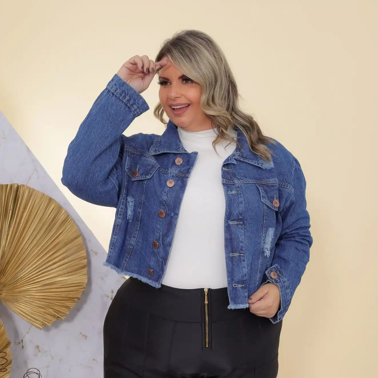 Jaqueta Feminina Cropped Jeans Plus Size Desfiada  Moda Despojada Outro Mundo